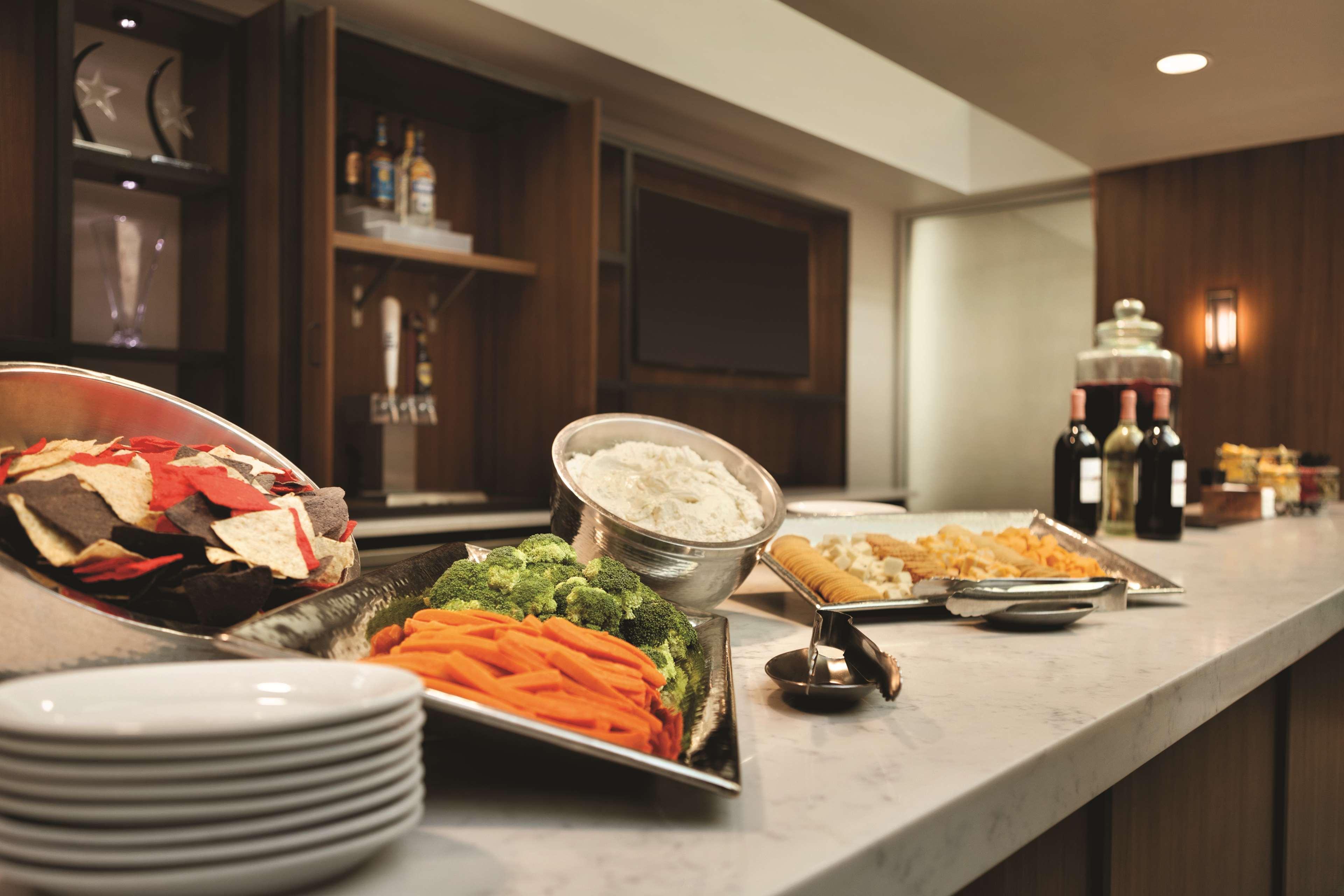Embassy Suites By Hilton Atlanta At Centennial Olympic Park Экстерьер фото