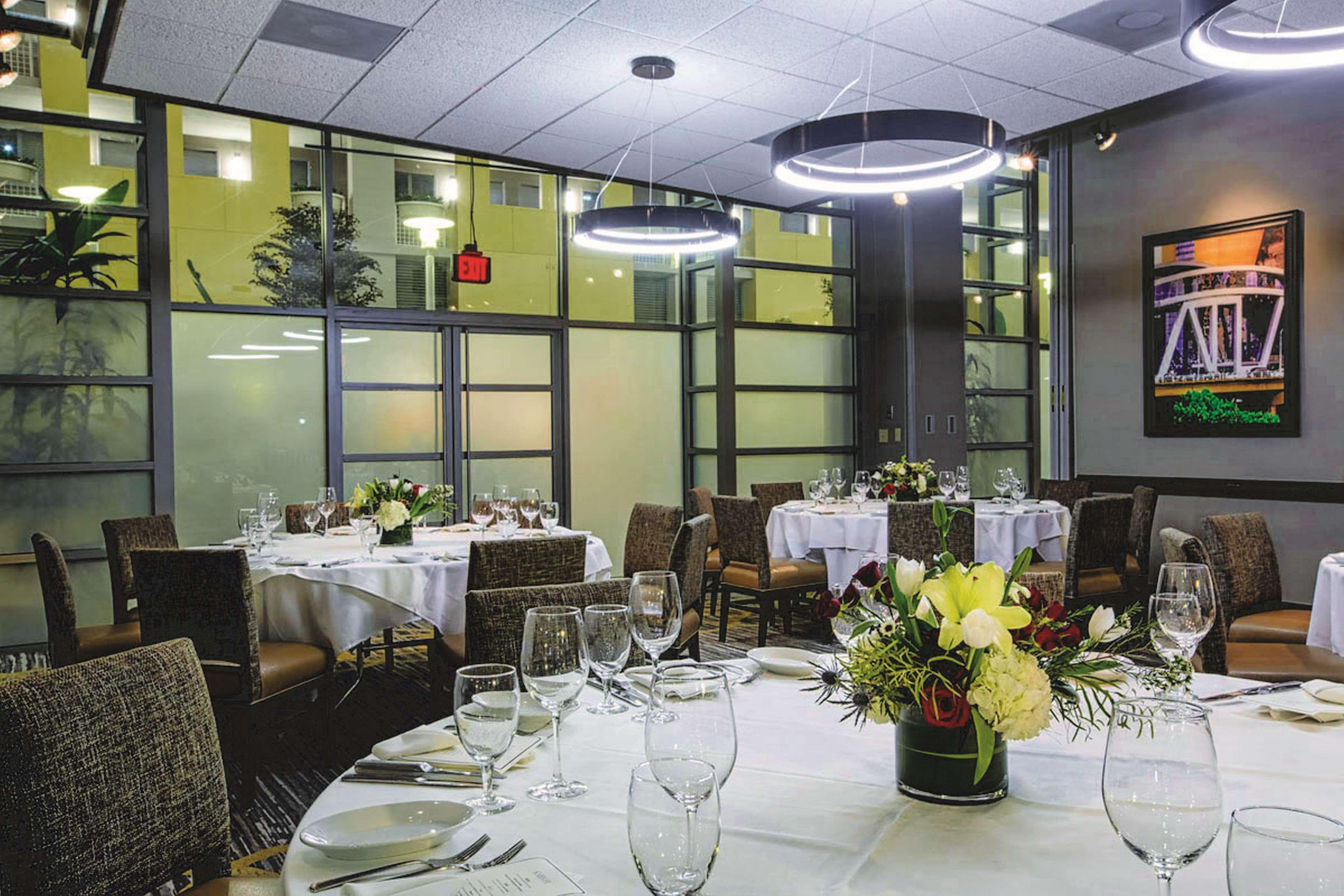 Embassy Suites By Hilton Atlanta At Centennial Olympic Park Экстерьер фото