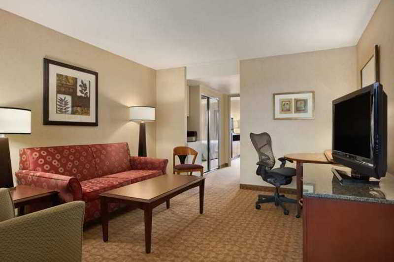 Embassy Suites By Hilton Atlanta At Centennial Olympic Park Номер фото